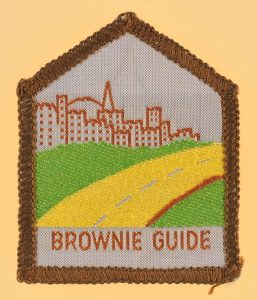 brownie-journey-badge-highway-brown-border-wording-brownie-guide