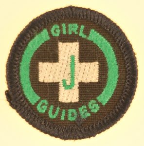 guide-interest-badge-junior-nurse-green-border-white-cross